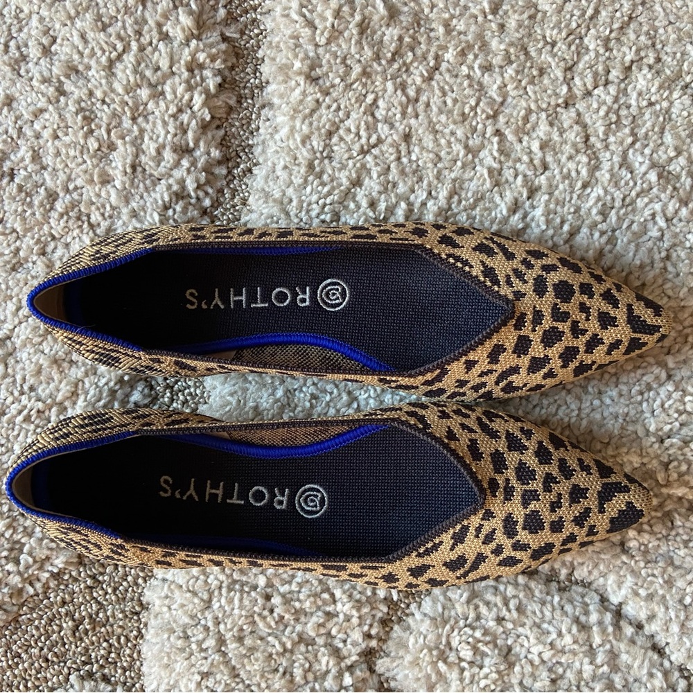 New without box patterned Rothy's The Point